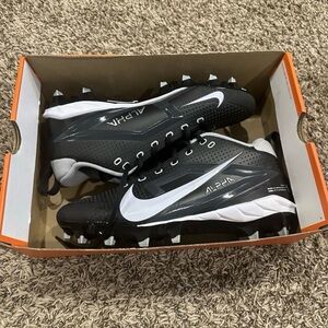 Nike Alpha Men's Gray and White Football Cleats - no box